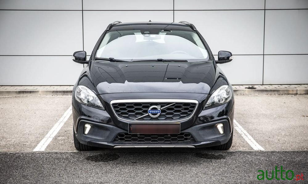 2015' Volvo V40 Cross Country photo #4