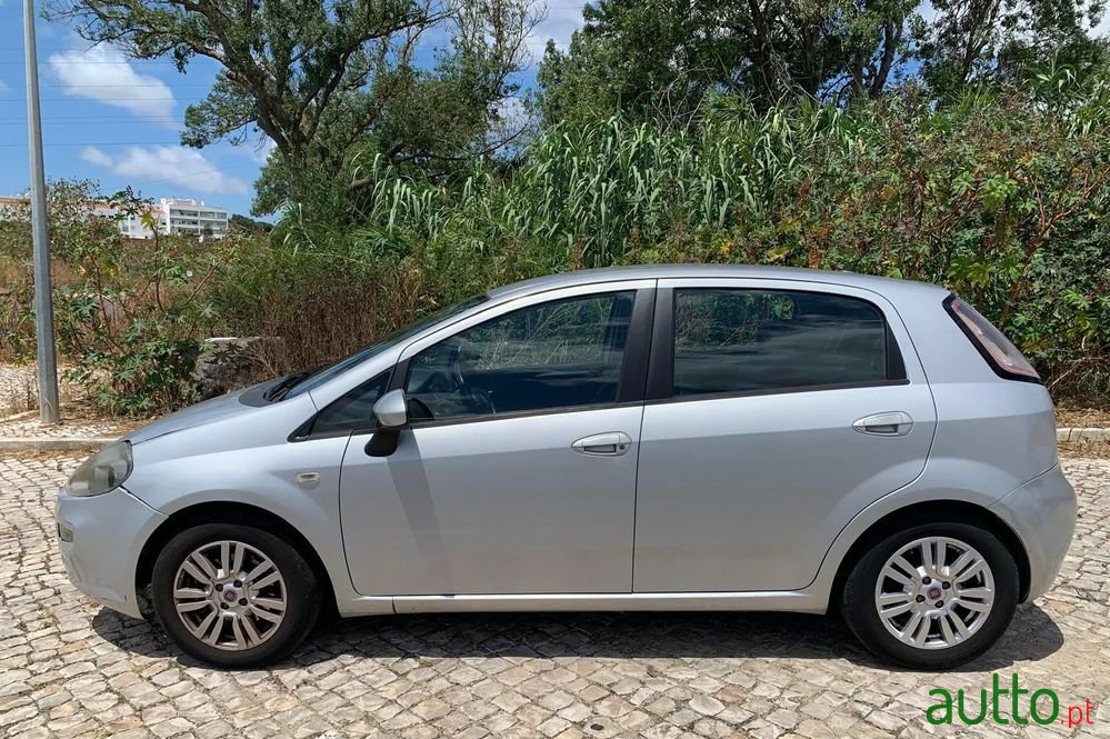 2012' Fiat Punto photo #1