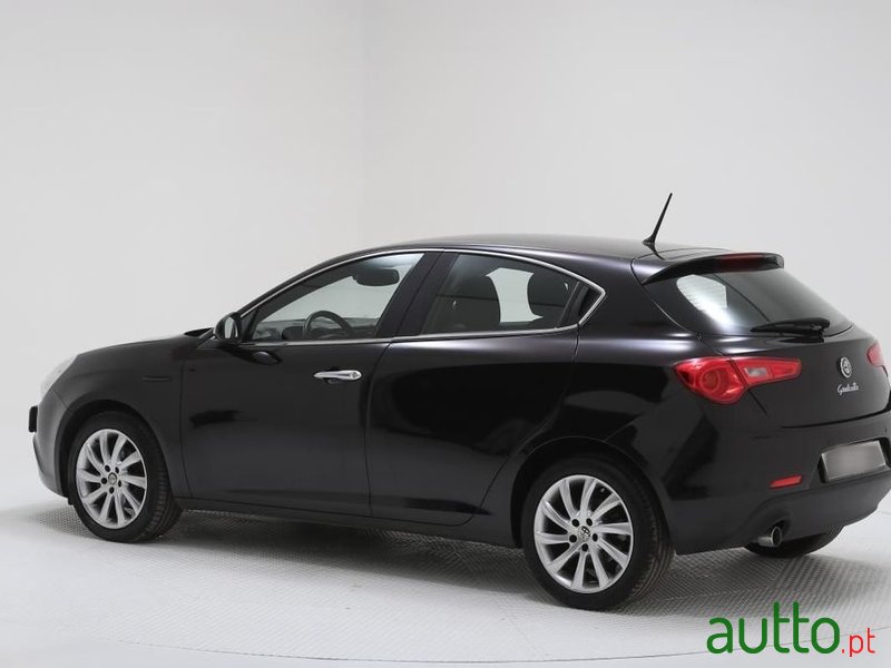 2013' Alfa Romeo Giulietta photo #4