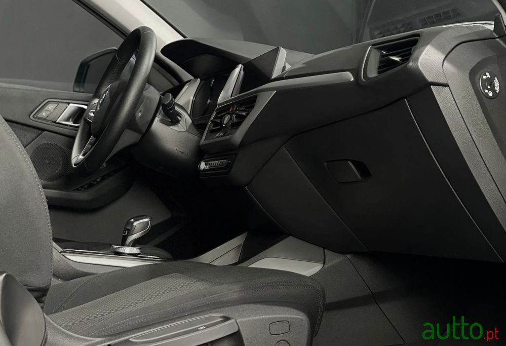 2021' BMW Série 1 D Advantage Auto photo #4