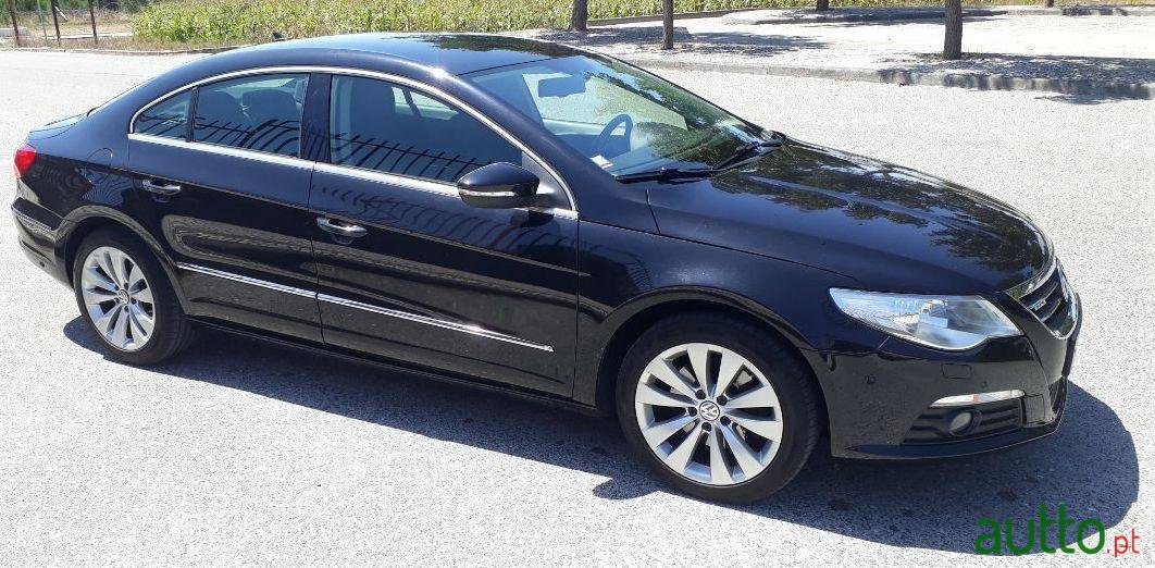 2011' Volkswagen Passat photo #2