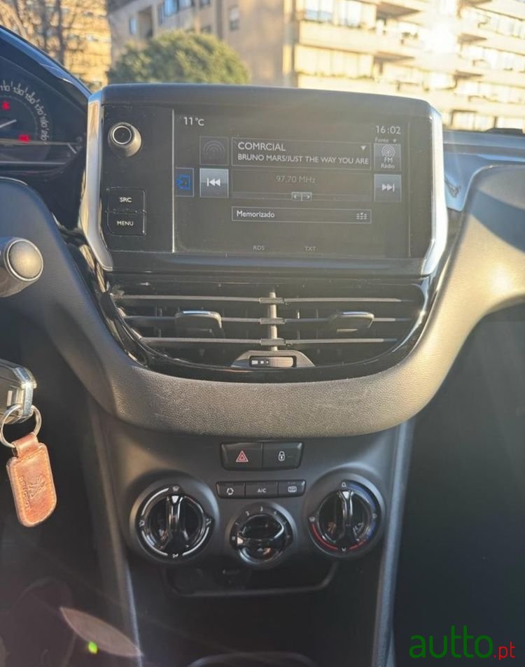 2015' Peugeot 208 photo #5