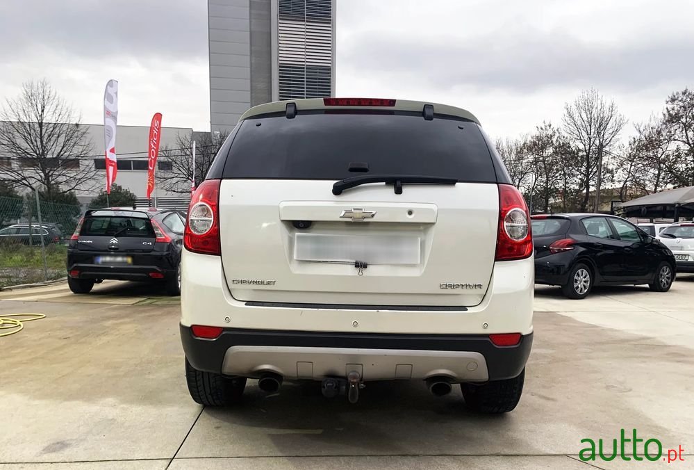 2012' Chevrolet Captiva 2.0 Vcdi Seven 7L photo #5