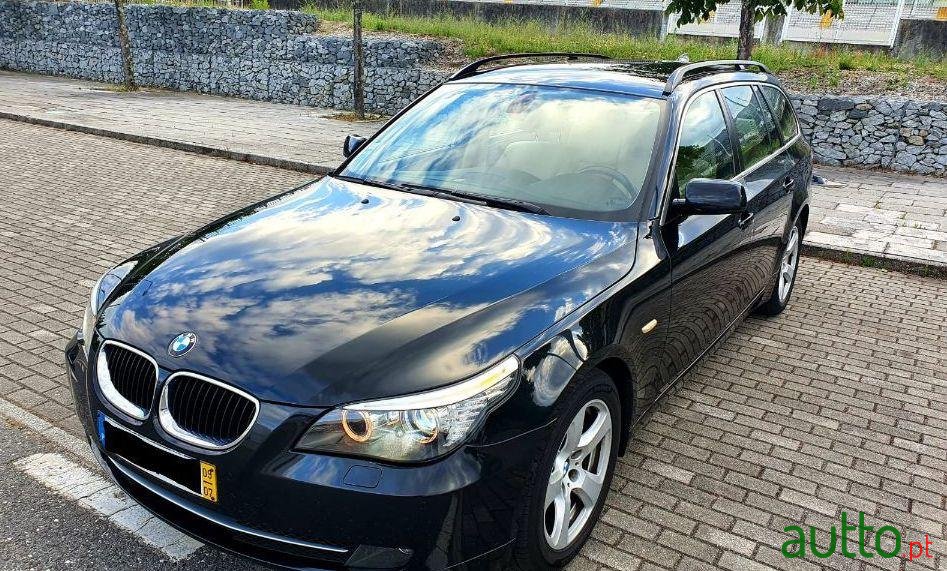 2009' BMW 520 Da Touring Executive photo #3