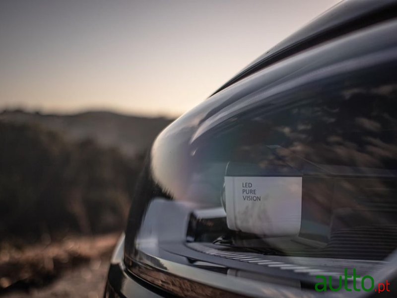 2020' Renault Megane photo #3