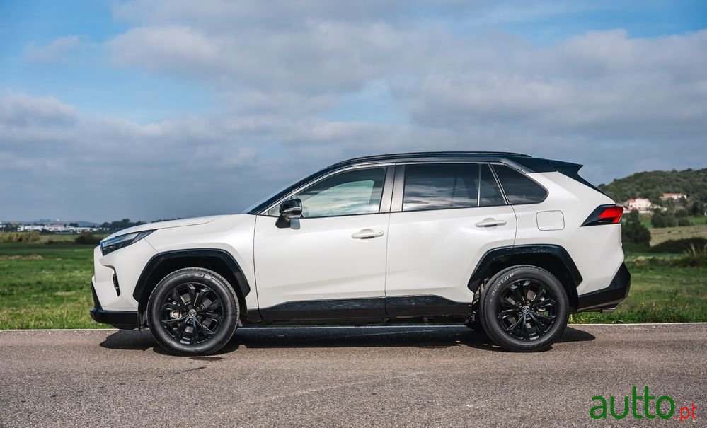 2022' Toyota RAV4 photo #3