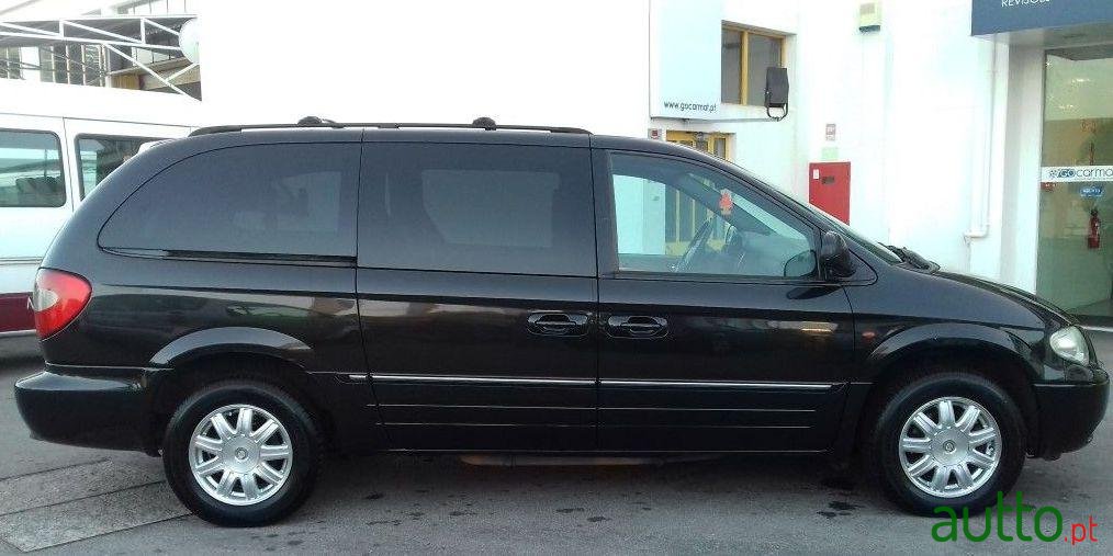 2007' Chrysler Grand Voyager photo #2