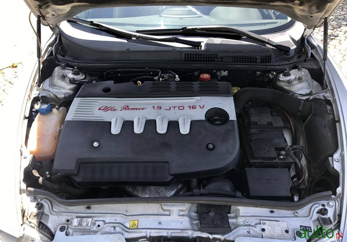 2002' Alfa Romeo 147 3 Door photo #5