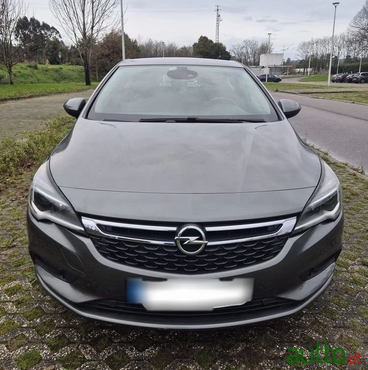 2019' Opel Astra 1.0 Dynamic S/S photo #2