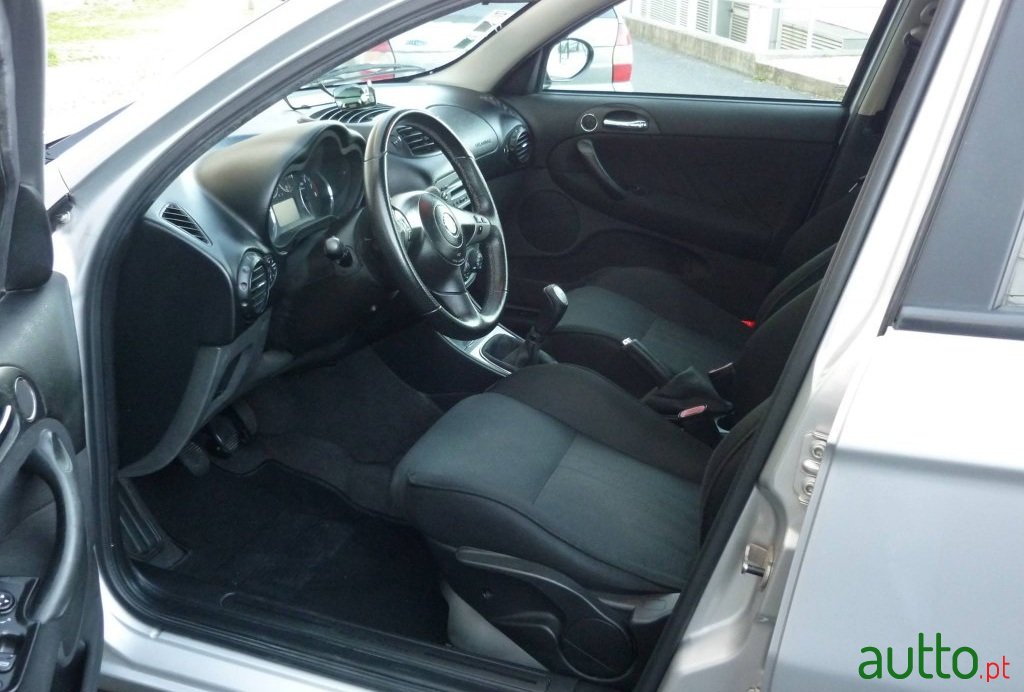 2005' Alfa Romeo 147 photo #2