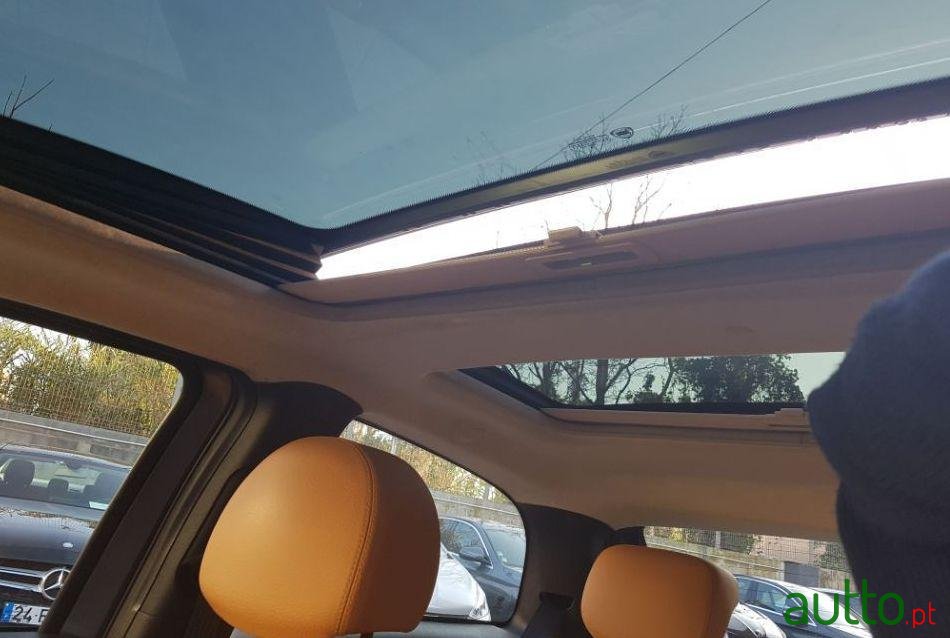 2004' Lancia Ypsilon photo #2