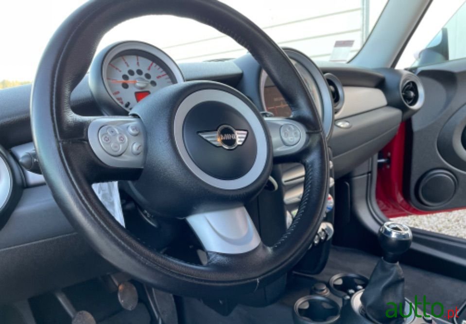 2009' MINI Cooper photo #5
