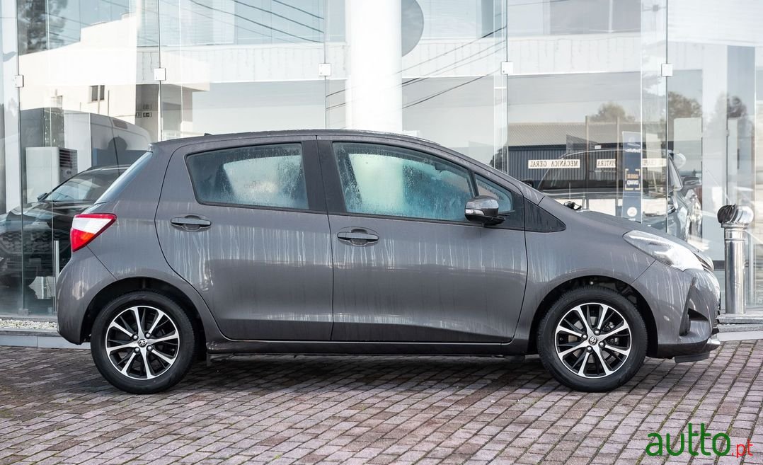 2020' Toyota Yaris photo #5