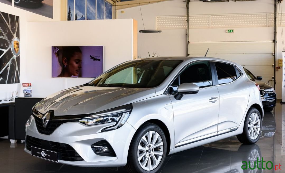 2021' Renault Clio photo #1