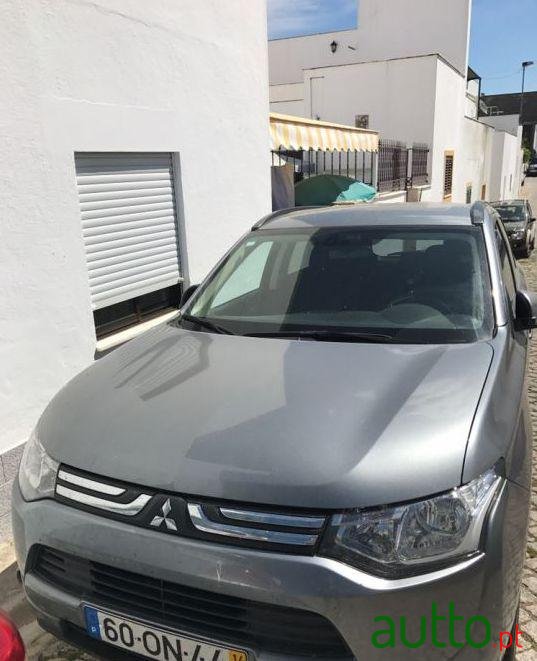 2014' Mitsubishi Outlander Intense photo #1