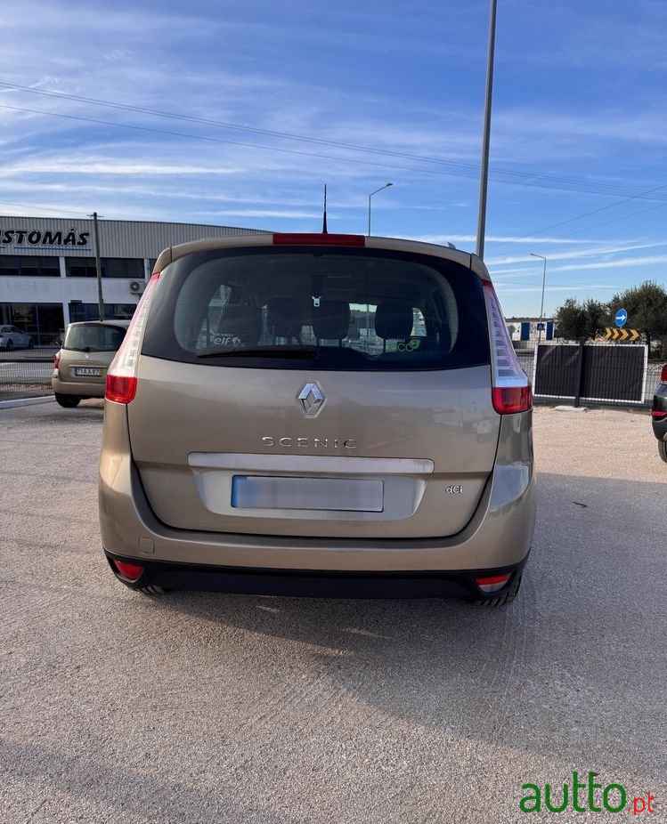 2015' Renault Grand Scenic 1.5 Dci Luxe 7L photo #5