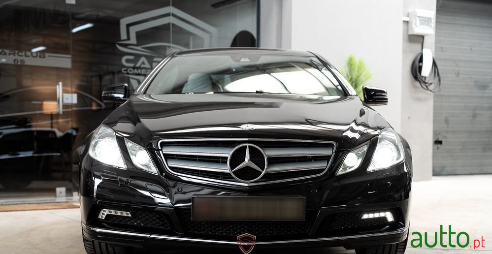 2011' Mercedes-Benz Classe E photo #6