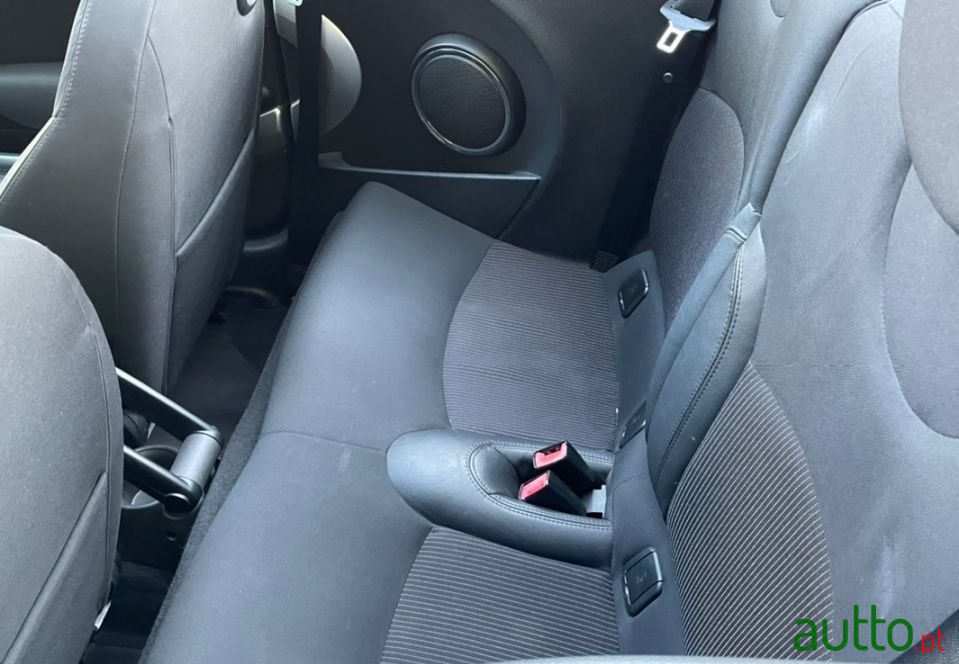 2010' MINI Cabrio photo #5