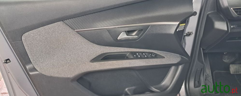 2018' Peugeot 3008 photo #5