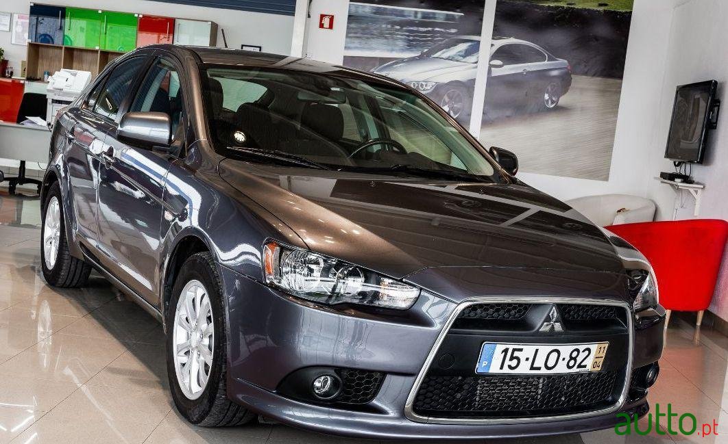 2011' Mitsubishi Lancer Sportback photo #3
