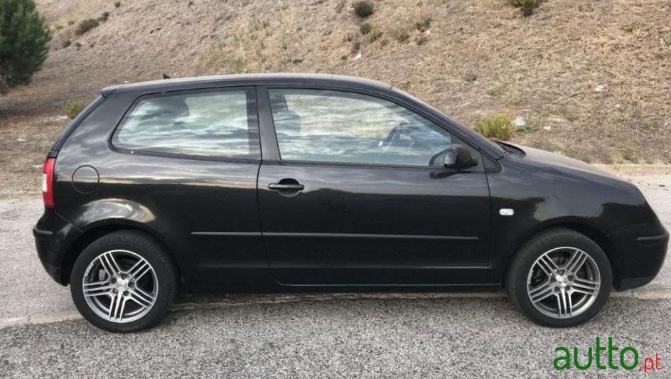2004' Volkswagen Polo photo #2