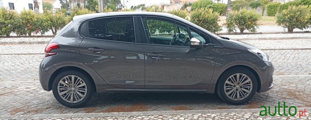 2019' Peugeot 208 photo #6