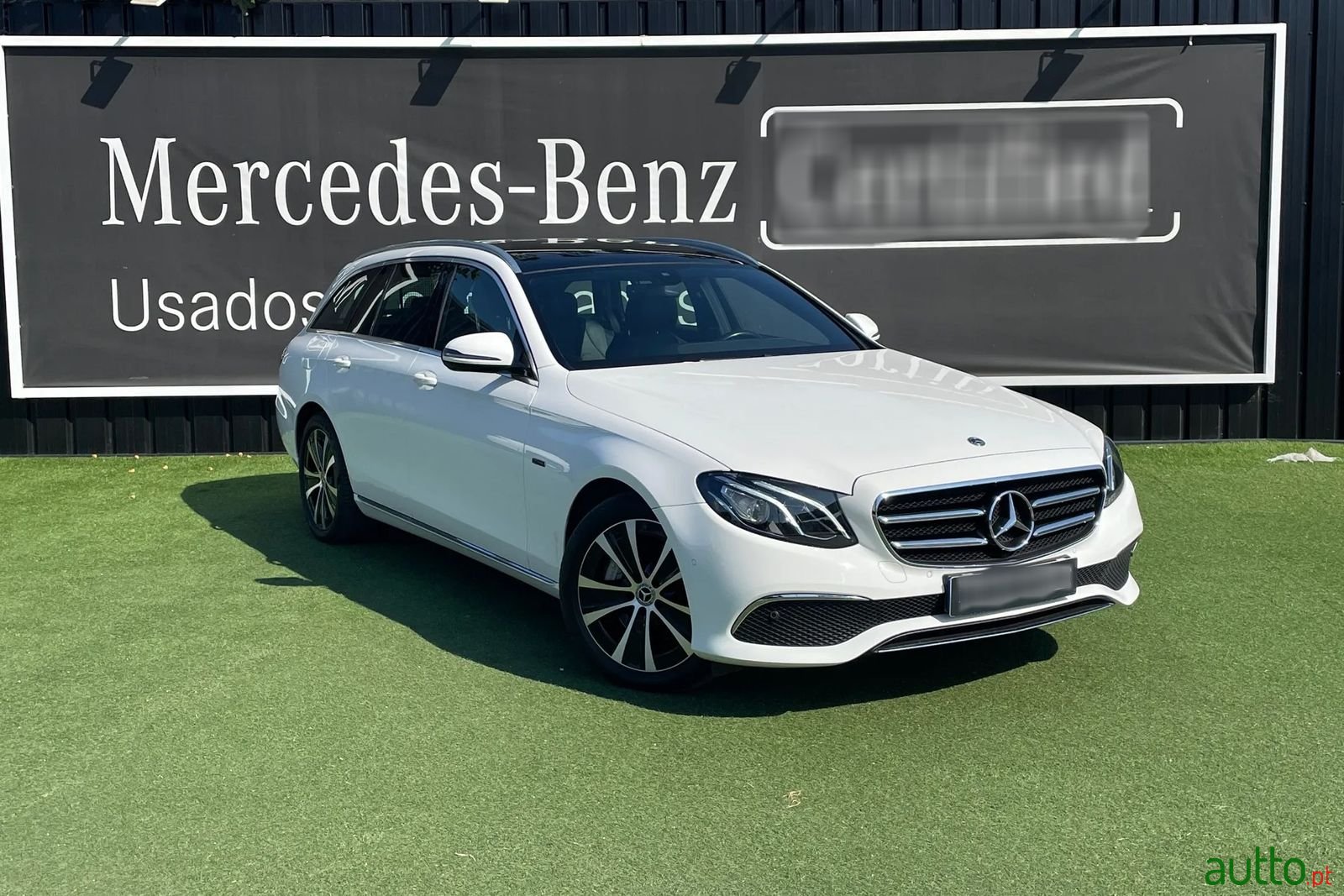 2019' Mercedes-Benz E-300 photo #2