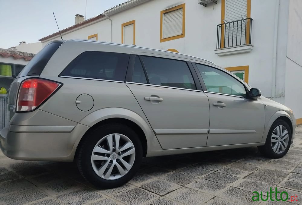 2008' Opel Astra Caravan photo #1