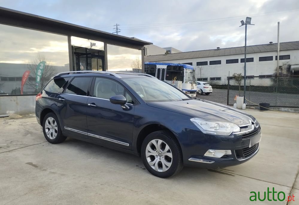 2010' Citroen C5 Tourer photo #1