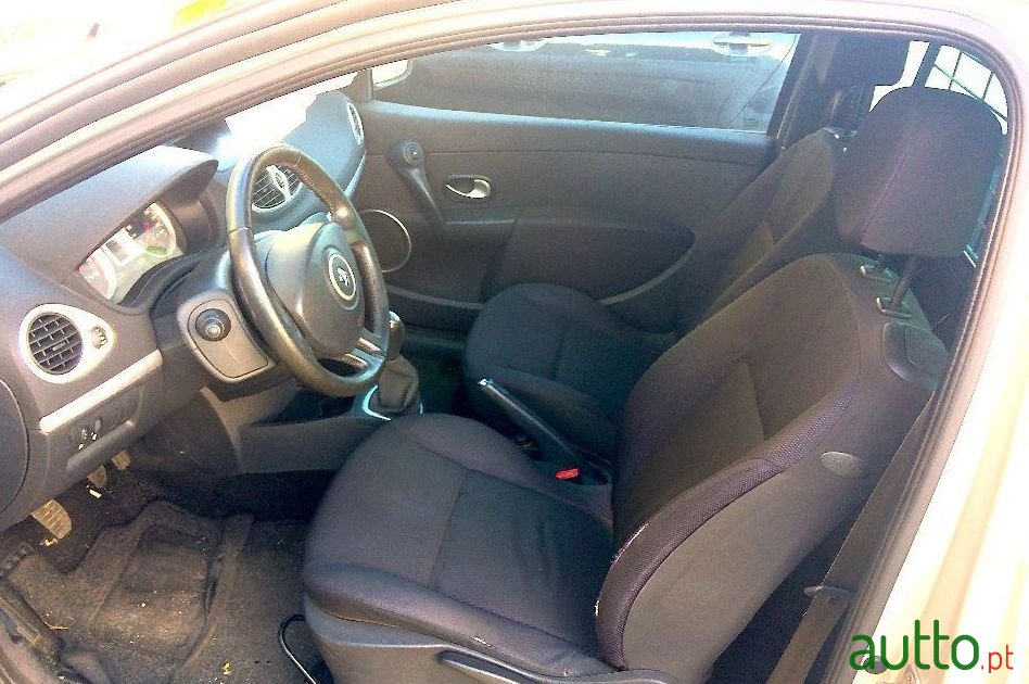 2007' Renault Clio photo #3