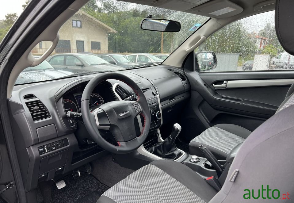 2013' Isuzu D-Max photo #6