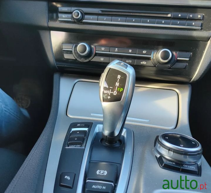 2014' BMW 520 photo #4