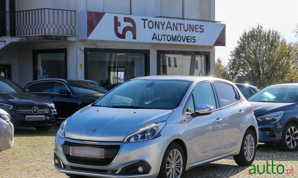 2016' Peugeot 208 1.6 Bluehdi Style photo #1