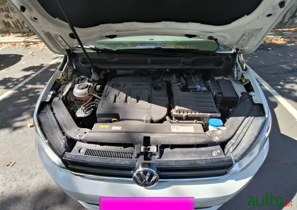 2019' Volkswagen Touran photo #3