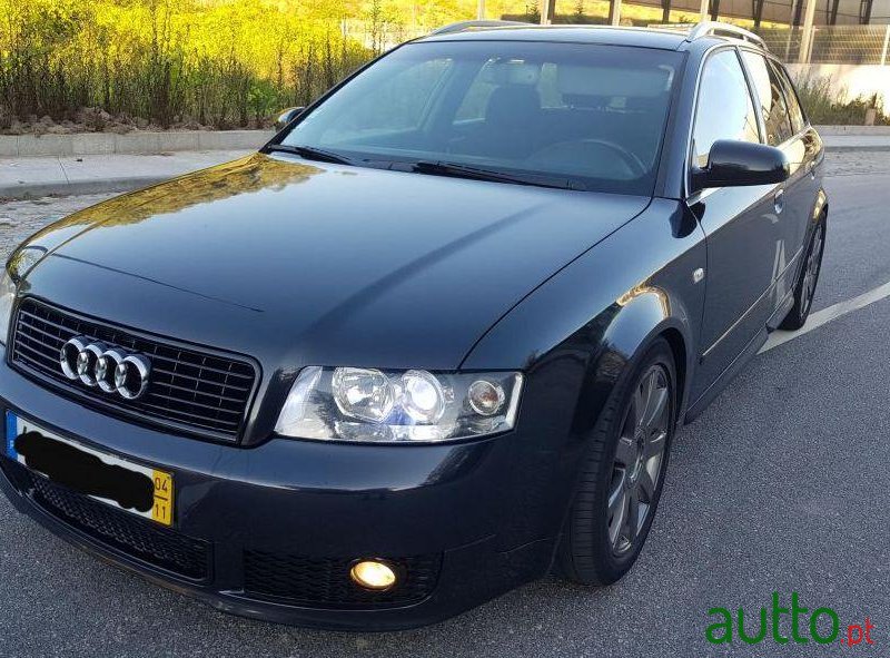 2004' Audi A4 Avant photo #1