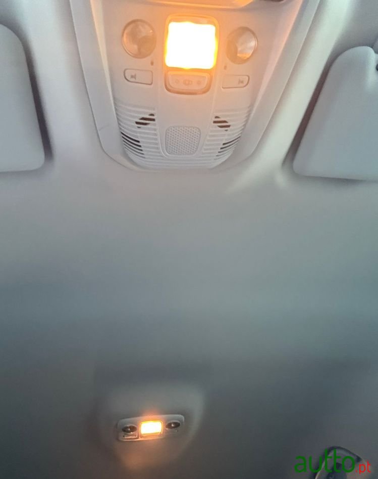 2022' Peugeot 5008 photo #4