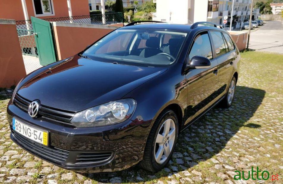 2012' Volkswagen Golf Variant photo #2