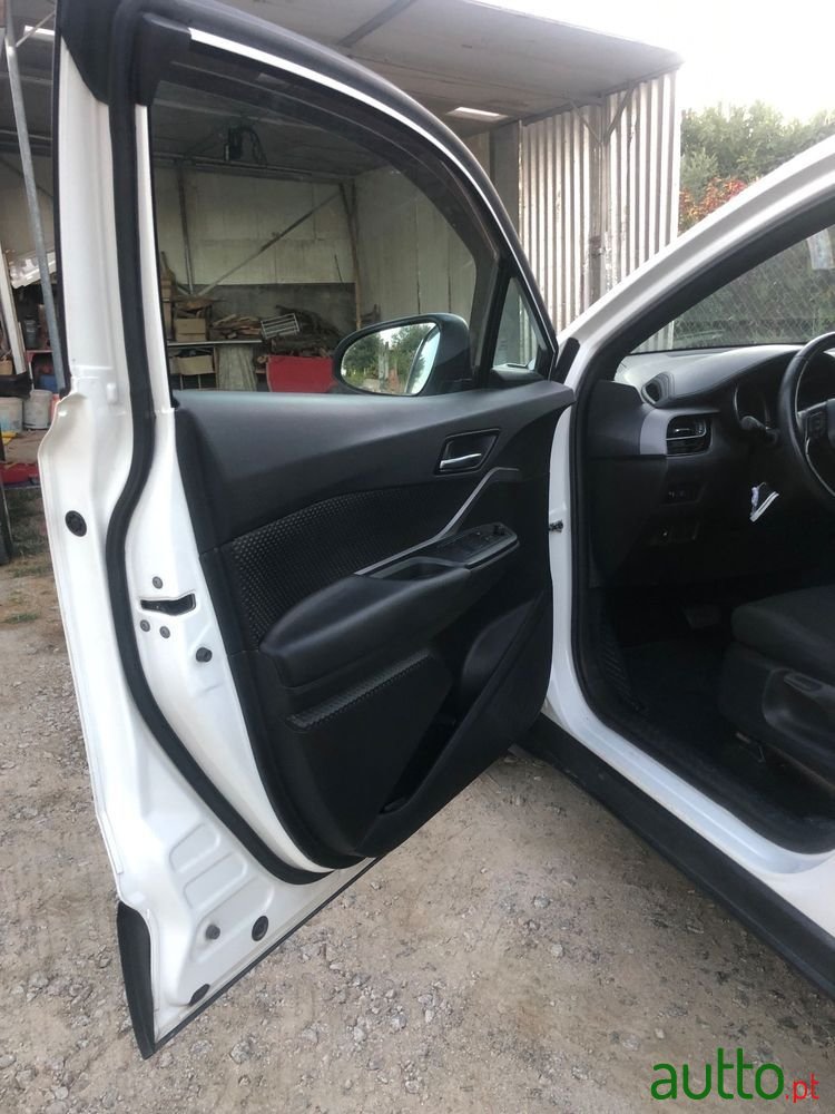 2021' Toyota C-HR 1.8 Hybrid Comfort photo #5