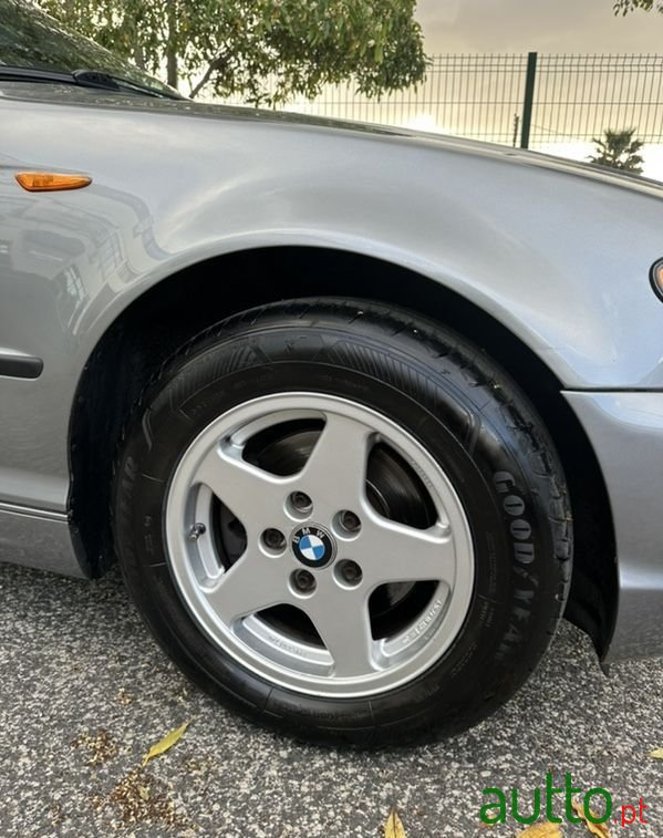 2004' BMW 318 D photo #3