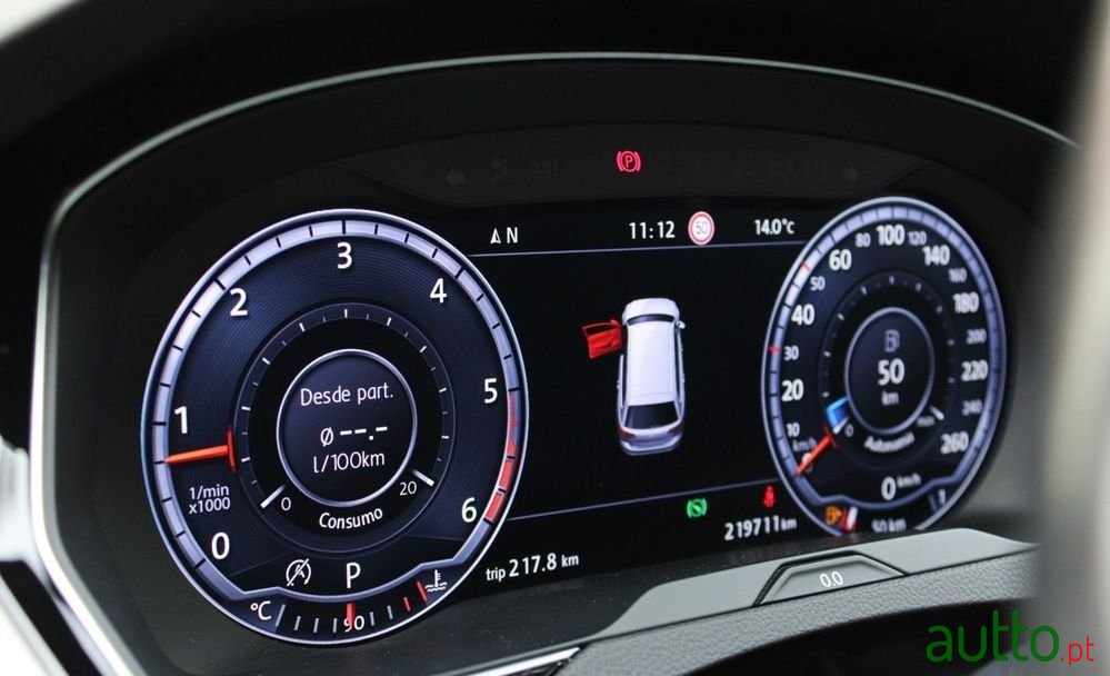 2016' Volkswagen Passat Variant photo #5