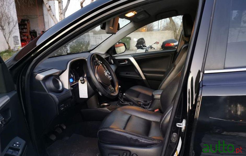 2013' Toyota RAV4 photo #3