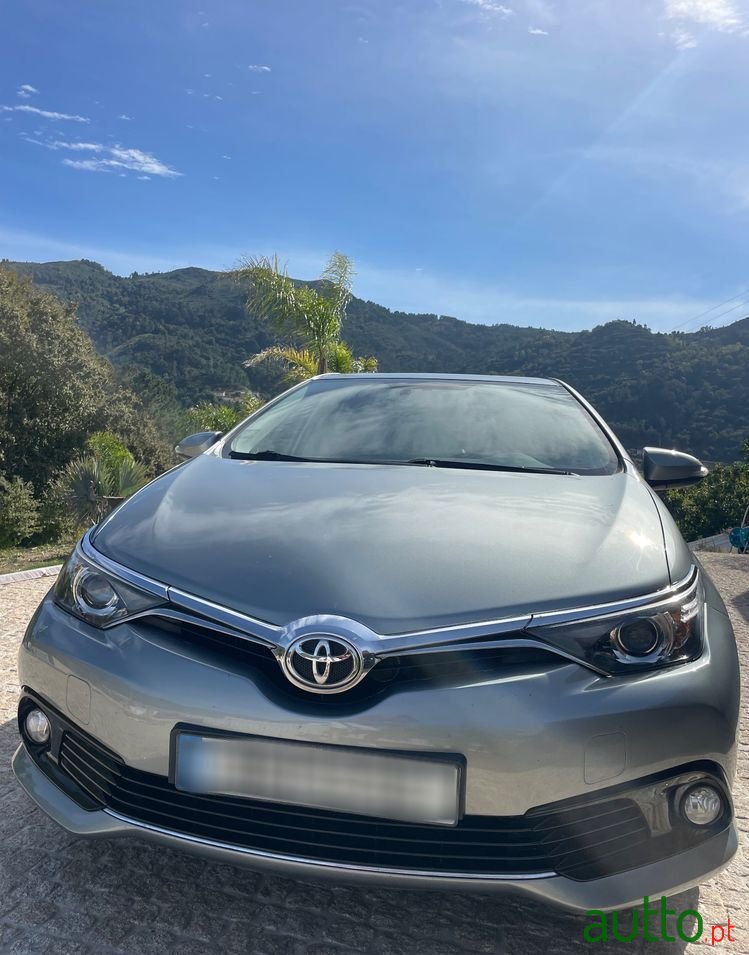 2015' Toyota Auris photo #3