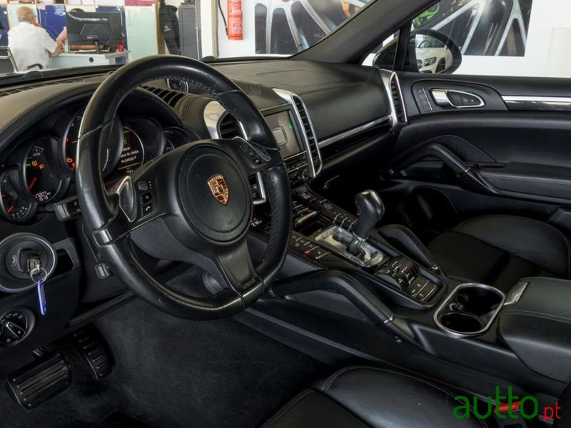 2014' Porsche Cayenne photo #6