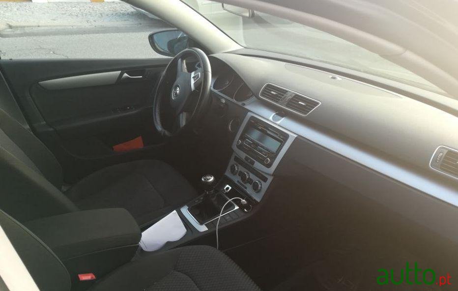 2012' Volkswagen Passat Variant photo #1