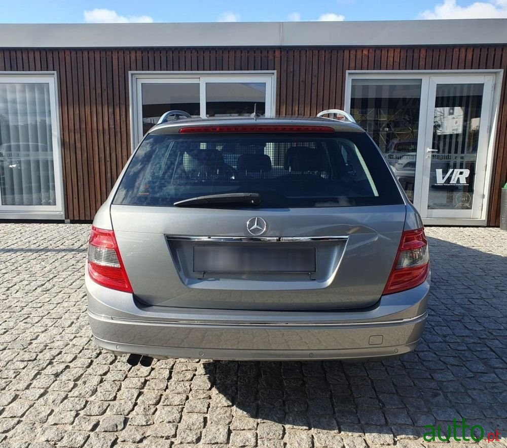 2010' Mercedes-Benz Classe C photo #5