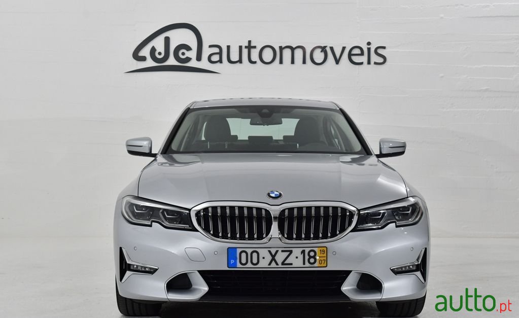 2019' BMW 320 photo #3