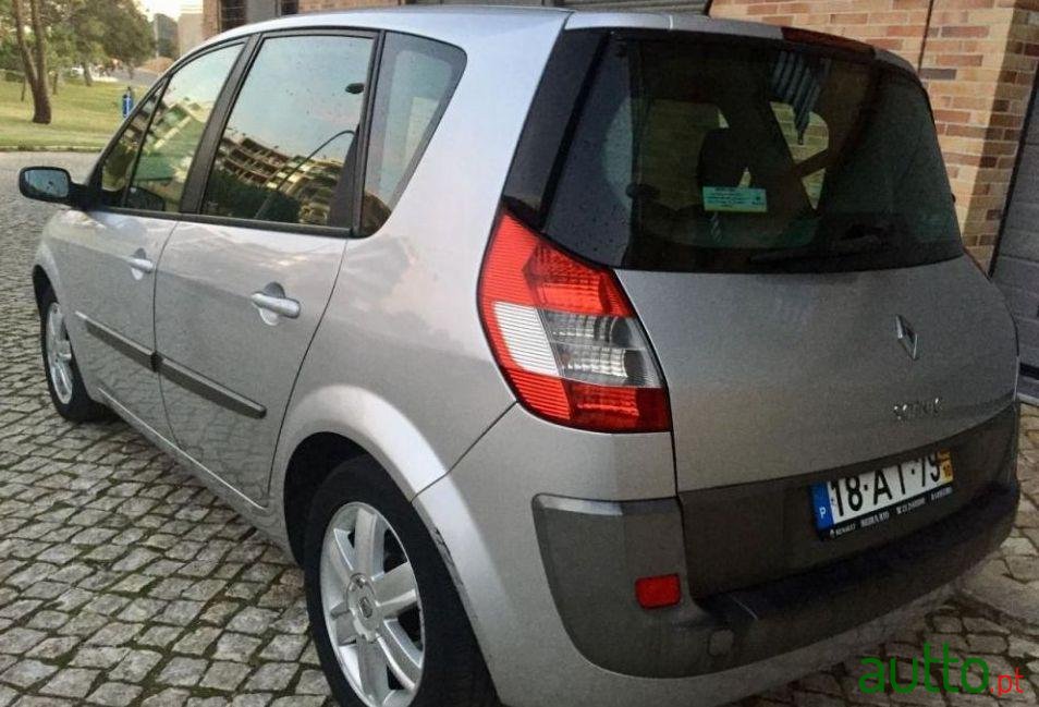 2005' Renault Scenic 1.5 Dci Dynamique photo #2