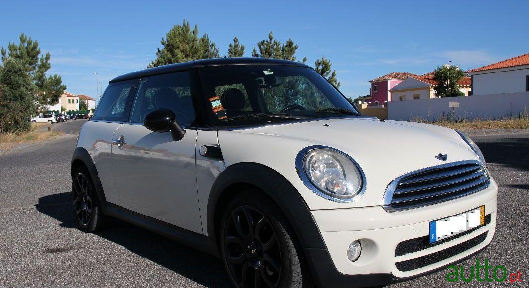 2009' MINI Cooper D photo #1