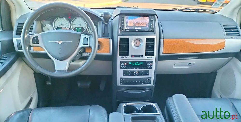 2008' Chrysler Grand Voyager photo #6