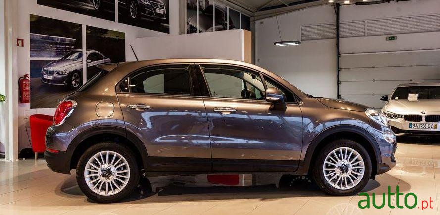 2017' Fiat 500X photo #2